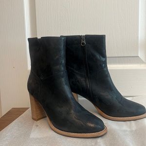 ROSS & SNOW Renata Waterproof Genuine Shearling Lined Bootie SIZE 10